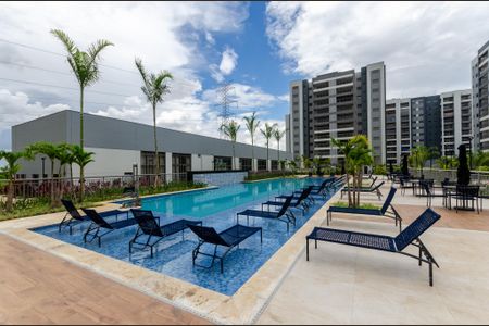 Apartamento para alugar com 242m², 4 quartos e 2 vagas Apartamento para alugar com 242m², 4 quartos e 2 vagasÁrea comum - Piscina