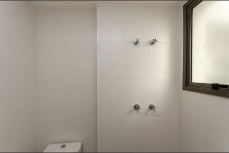 Apartamento para alugar com 242m², 4 quartos e 2 vagas Apartamento para alugar com 242m², 4 quartos e 2 vagasBanheiro 1