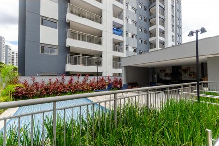 Apartamento à venda com 242m², 4 quartos e 2 vagas Apartamento à venda com 242m², 4 quartos e 2 vagasÁrea comum - Piscina 1