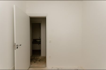 Apartamento à venda com 242m², 4 quartos e 2 vagas Apartamento à venda com 242m², 4 quartos e 2 vagasQuarto 1