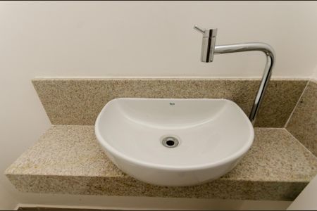 Apartamento à venda com 242m², 4 quartos e 2 vagas Apartamento à venda com 242m², 4 quartos e 2 vagasLavabo