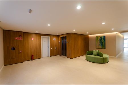 Apartamento à venda com 242m², 4 quartos e 2 vagas Apartamento à venda com 242m², 4 quartos e 2 vagasHall de entrada