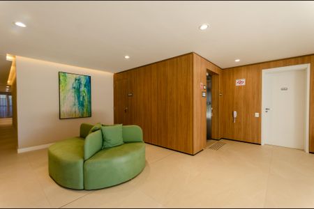 Apartamento à venda com 242m², 4 quartos e 2 vagas Apartamento à venda com 242m², 4 quartos e 2 vagasHall de entrada