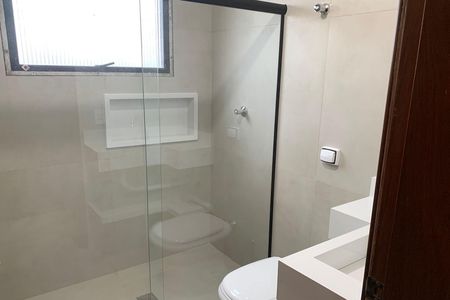Apartamento para alugar com 100m², 2 quartos e 1 vaga Apartamento para alugar com 100m², 2 quartos e 1 vagaBanheiro da Suíte