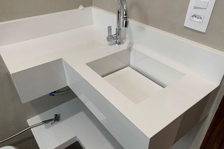 Apartamento para alugar com 100m², 2 quartos e 1 vaga Apartamento para alugar com 100m², 2 quartos e 1 vagaBanheiro da Suíte
