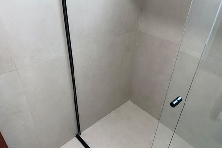 Apartamento para alugar com 100m², 2 quartos e 1 vaga Apartamento para alugar com 100m², 2 quartos e 1 vagaBanheiro da Suíte