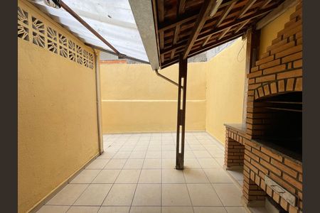 Casa para alugar com 100m², 2 quartos e 1 vagaQuintal
