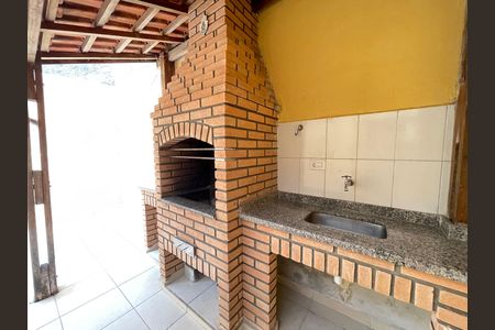 Casa para alugar com 100m², 2 quartos e 1 vagaQuintal
