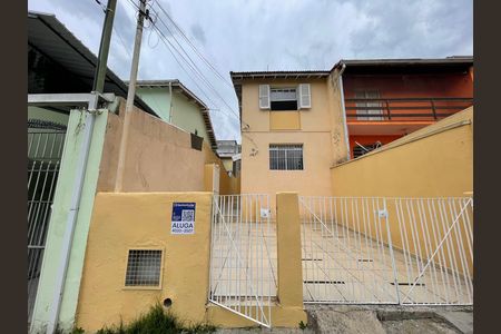 Casa para alugar com 100m², 2 quartos e 1 vagaFachada com plaquinha YEEJ-597