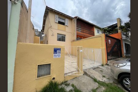 Casa para alugar com 100m², 2 quartos e 1 vagaFachada com plaquinha YEEJ-597