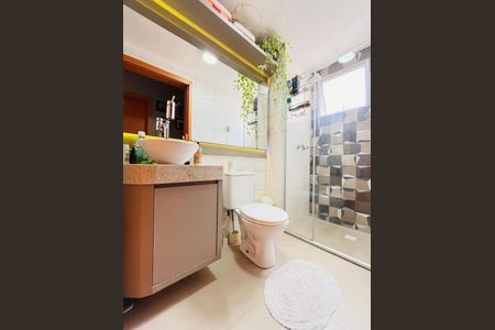 Banheiro de apartamento à venda com 2 quartos, 49m² em São Jorge, Novo Hamburgo