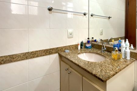 Apartamento à venda com 88m², 3 quartos e 2 vagas Apartamento à venda com 88m², 3 quartos e 2 vagasBanheiro da Suíte 1