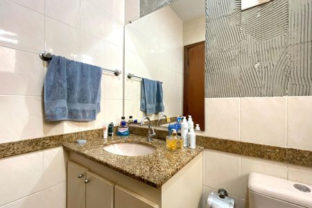 Apartamento à venda com 88m², 3 quartos e 2 vagas Apartamento à venda com 88m², 3 quartos e 2 vagasBanheiro da Suíte 1