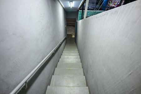 Casa para alugar com 500m², 12 quartos e 4 vagasEscada