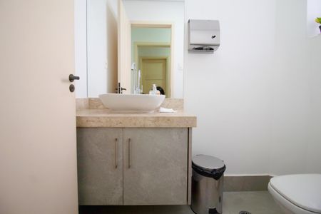 Casa para alugar com 160m², 3 quartos e sem vagaBanheiro social