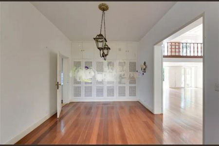 Casa à venda com 4 quartos, 713m² em Chácara Monte Alegre, São Paulo