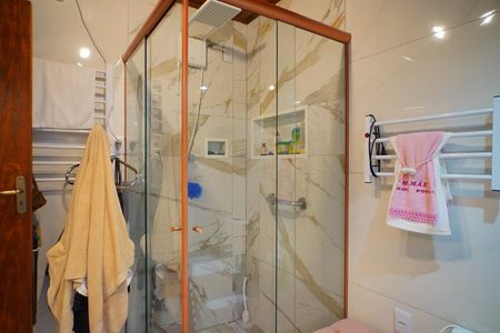 Casa à venda com 300m², 3 quartos e 6 vagasBanheiro suíte 