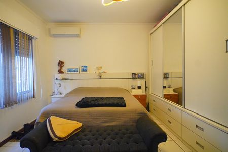 Suíte  de casa à venda com 3 quartos, 300m² em Cristo Redentor, Porto Alegre