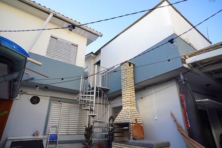 Casa à venda com 300m², 3 quartos e 6 vagasAcesso a depósito 