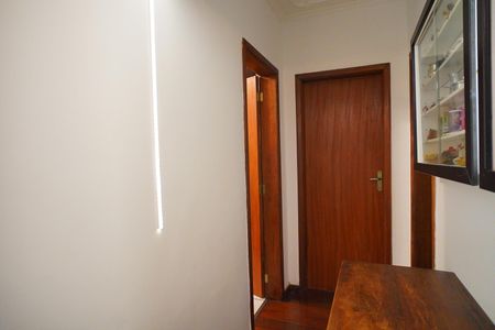 Casa à venda com 300m², 3 quartos e 6 vagasCorredor 