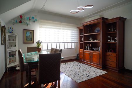 Casa à venda com 300m², 3 quartos e 6 vagasSala