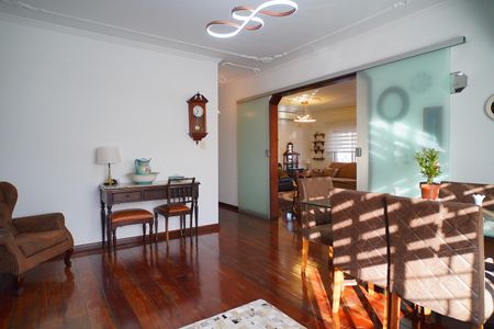 Casa à venda com 300m², 3 quartos e 6 vagasSala