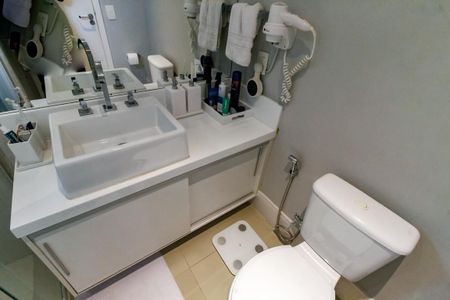 Apartamento à venda com 87m², 2 quartos e 1 vaga Apartamento à venda com 87m², 2 quartos e 1 vagaBanheiro da Suíte 1
