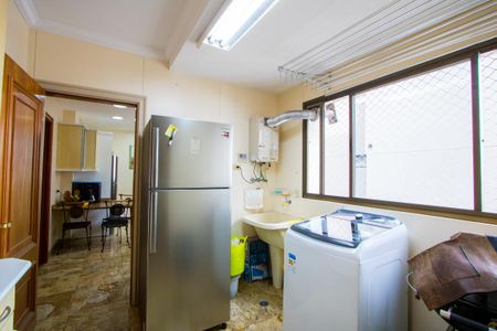 Apartamento à venda com 183m², 3 quartos e 3 vagas Apartamento à venda com 183m², 3 quartos e 3 vagasÁrea de serviço