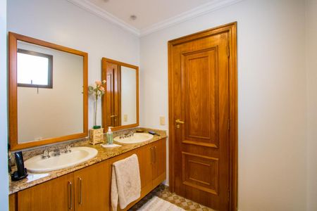 Apartamento à venda com 183m², 3 quartos e 3 vagas Apartamento à venda com 183m², 3 quartos e 3 vagasBanheiro do quarto 1