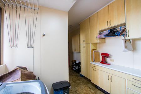 Apartamento à venda com 183m², 3 quartos e 3 vagas Apartamento à venda com 183m², 3 quartos e 3 vagasÁrea de serviço