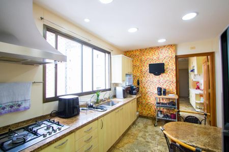 Apartamento à venda com 183m², 3 quartos e 3 vagas Apartamento à venda com 183m², 3 quartos e 3 vagasCozinha