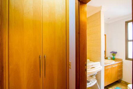 Apartamento à venda com 183m², 3 quartos e 3 vagas Apartamento à venda com 183m², 3 quartos e 3 vagasQuarto 3 - Suíte