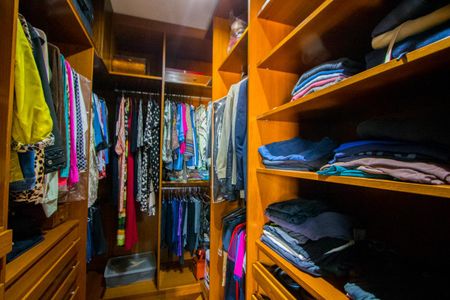 Apartamento à venda com 183m², 3 quartos e 3 vagas Apartamento à venda com 183m², 3 quartos e 3 vagasCloset do quarto 1