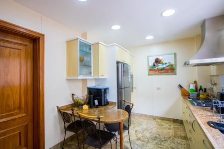 Apartamento à venda com 183m², 3 quartos e 3 vagas Apartamento à venda com 183m², 3 quartos e 3 vagasCozinha