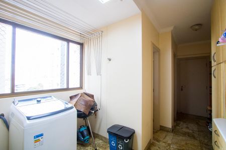 Apartamento à venda com 183m², 3 quartos e 3 vagas Apartamento à venda com 183m², 3 quartos e 3 vagasÁrea de serviço