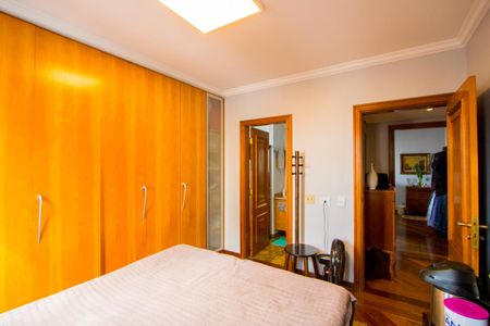 Apartamento à venda com 183m², 3 quartos e 3 vagas Apartamento à venda com 183m², 3 quartos e 3 vagasQuarto 2 - Suíte
