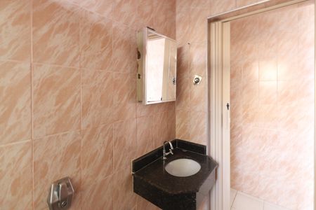 Banheiro de casa à venda com 2 quartos, 100m² em Parque Vitoria, São Paulo