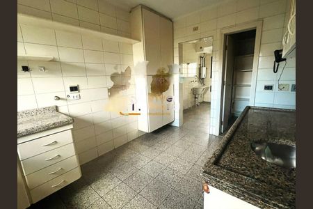 Apartamento para alugar com 238m², 4 quartos e 4 vagas