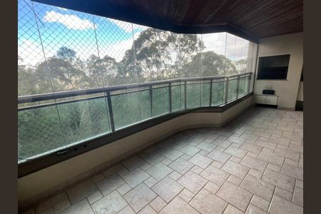 Apartamento para alugar com 238m², 4 quartos e 4 vagas