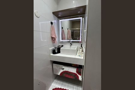 Casa à venda com 120m², 3 quartos e 1 vaga Casa à venda com 120m², 3 quartos e 1 vagaBanheiro