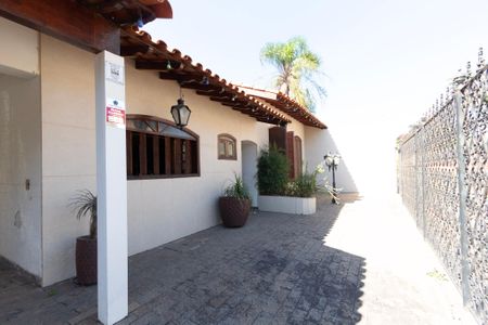 Casa para alugar com 200m², 5 quartos e 5 vagasGaragem / Frente 