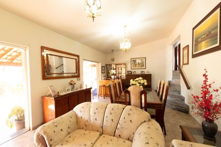 Casa para alugar com 200m², 5 quartos e 5 vagasSala 