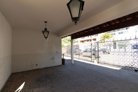 Casa para alugar com 200m², 5 quartos e 5 vagasGaragem / Frente 