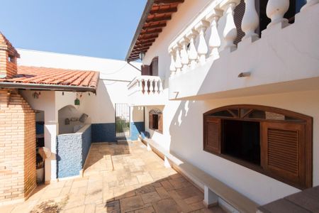 Casa para alugar com 200m², 5 quartos e 5 vagasQuintal 