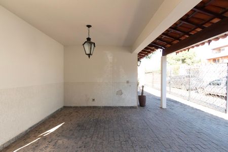 Casa para alugar com 200m², 5 quartos e 5 vagasGaragem / Frente 