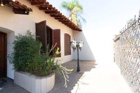 Casa para alugar com 200m², 5 quartos e 5 vagasGaragem / Frente 