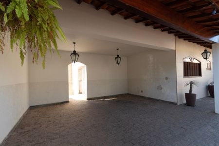 Casa para alugar com 200m², 5 quartos e 5 vagasGaragem / Frente 