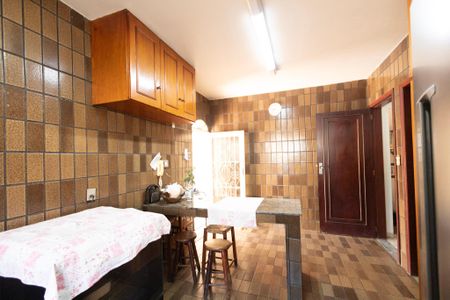 Casa para alugar com 200m², 5 quartos e 5 vagasCozinha 