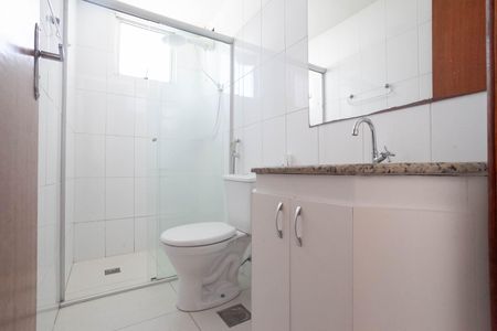 Apartamento para alugar com 70m², 2 quartos e 1 vaga Apartamento para alugar com 70m², 2 quartos e 1 vagaBanheiro da suíte