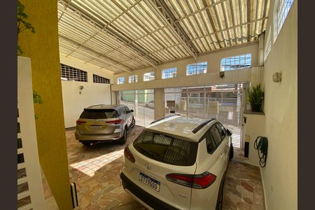 Área Externa Garagem de casa à venda com 4 quartos, 240m² em Vila Gomes, São Paulo